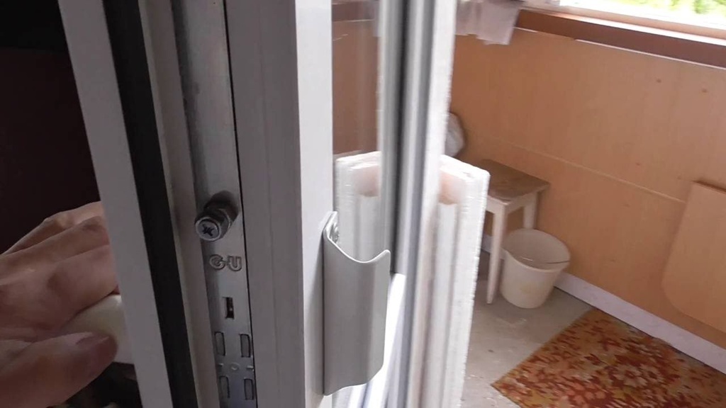 Защелка с ручкой на балконную дверь в Минске не дорого